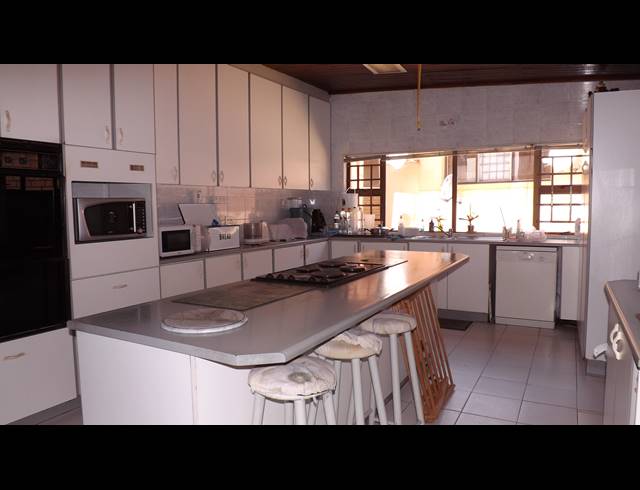 6 BEDROOM HOUSE FOR SALE IN MEREWENT